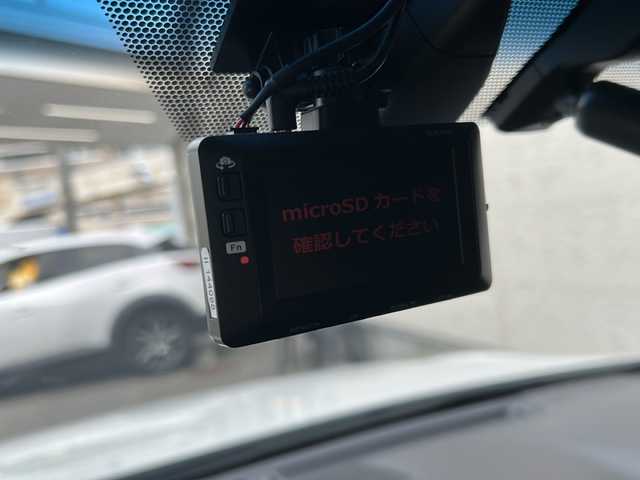 トヨタ クラウン ハイブリッド アスリートS 兵庫県 2016(平28)年 7.6万km ホワイトパールクリスタルシャイン 純正メーカーSDナビ/　Bluetooth/USB/AUX/DVD/AM/FM/フルセグテレビ（走行中視聴可能）/純正ビルトインETC/前後ドライブレコーダー/バックカメラ/ステアリングヒーター/パワーシート（D+N席）/シートヒーター（D+N席）/アダプティブクルーズコントロール/アンチロック・ブレーキ・システム/レーンキープアシスト/パワーウィンドウ/パワーステアリング/前後コーナーセンサー/横滑り防止装置/盗難防止装置/純正フロアマット/純正アルミホイール/エアバッグ（W）/カーテンエアバッグ/スマートキー/スペアキー（1本）/保証書/取扱説明書