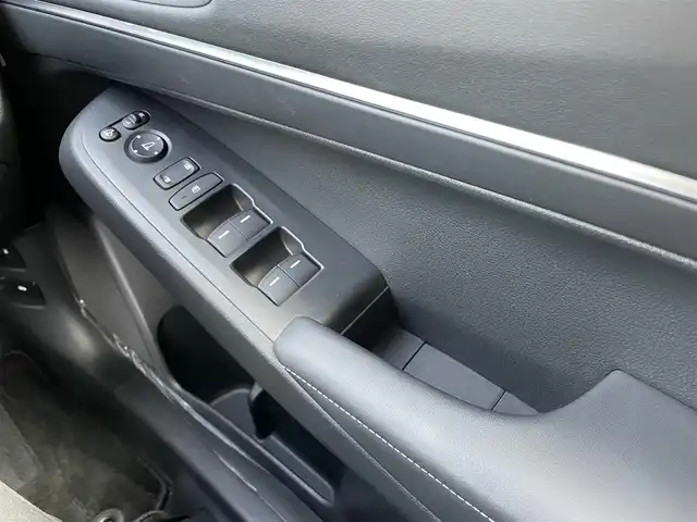 ホンダ ヴェゼル ハイブリッド e:HEV Z 埼玉県 2025(令7)年 0.3万km クリスタルブラックパール ・ワンオーナー/・純正ナビ/・ホンダセンシング/・レーダークルーズコントロール/・パドルシフト/・パワーバックドア/・ドライブレコーダー/・ETC/・バックカメラ