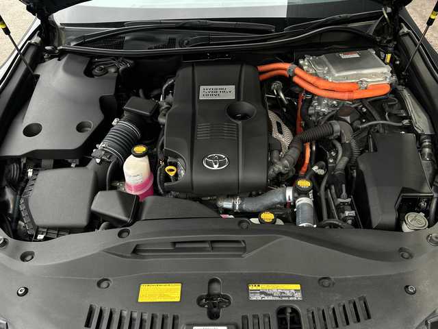 トヨタ クラウン ハイブリッド 佐賀県 2013(平25)年 5.5万km プレシャスブラックパール 純正8インチナビ/フルセグTV/CD/DVD/Bluetooth/全方位カメラ　/サンルーフ/クルーズコントロール/一時停止案内/合流案内/オートワイパー/横滑り防止装置/オートライト/HIDヘッドライト/LEDフォグライト/カーテンエアバック/ビルトインETC/運転席・助手席シートヒーター/運転席・助手席パワーシート/ステアリングヒーター/レザー調シートカバー/ISOFIX対応シート/スマートキー×２/純正フロアマット/純正15インチアルミホイール