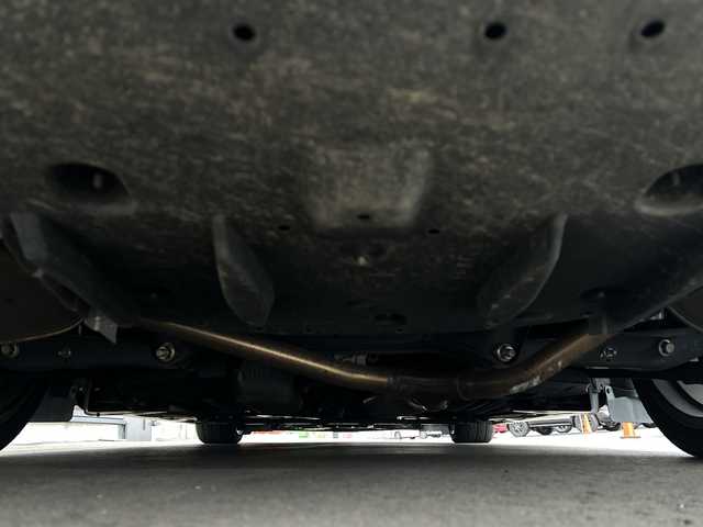 トヨタ クラウン ハイブリッド 佐賀県 2013(平25)年 5.5万km プレシャスブラックパール 純正8インチナビ/フルセグTV/CD/DVD/Bluetooth/全方位カメラ　/サンルーフ/クルーズコントロール/一時停止案内/合流案内/オートワイパー/横滑り防止装置/オートライト/HIDヘッドライト/LEDフォグライト/カーテンエアバック/ビルトインETC/運転席・助手席シートヒーター/運転席・助手席パワーシート/ステアリングヒーター/レザー調シートカバー/ISOFIX対応シート/スマートキー×２/純正フロアマット/純正15インチアルミホイール