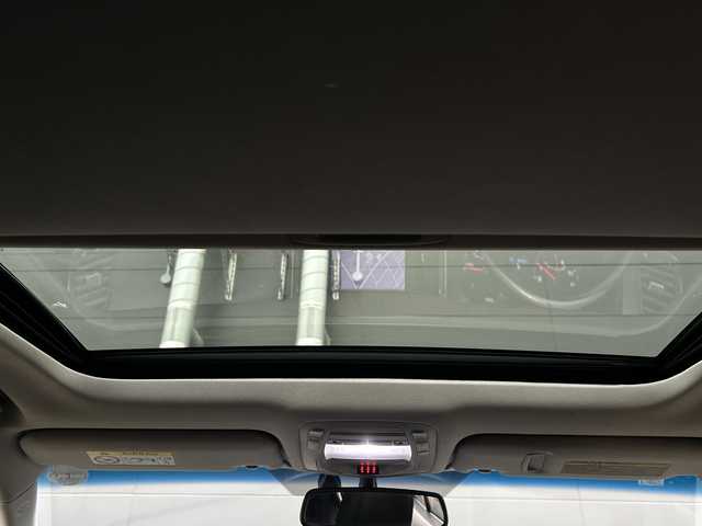 トヨタ クラウン ハイブリッド 佐賀県 2013(平25)年 5.5万km プレシャスブラックパール 純正8インチナビ/フルセグTV/CD/DVD/Bluetooth/全方位カメラ　/サンルーフ/クルーズコントロール/一時停止案内/合流案内/オートワイパー/横滑り防止装置/オートライト/HIDヘッドライト/LEDフォグライト/カーテンエアバック/ビルトインETC/運転席・助手席シートヒーター/運転席・助手席パワーシート/ステアリングヒーター/レザー調シートカバー/ISOFIX対応シート/スマートキー×２/純正フロアマット/純正15インチアルミホイール