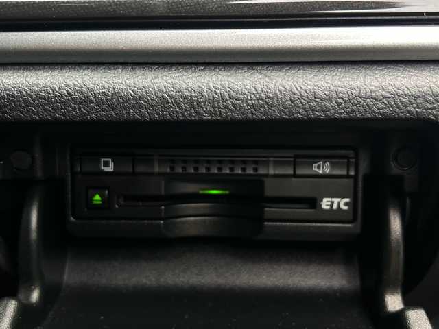 トヨタ クラウン ハイブリッド 佐賀県 2013(平25)年 5.5万km プレシャスブラックパール 純正8インチナビ/フルセグTV/CD/DVD/Bluetooth/全方位カメラ　/サンルーフ/クルーズコントロール/一時停止案内/合流案内/オートワイパー/横滑り防止装置/オートライト/HIDヘッドライト/LEDフォグライト/カーテンエアバック/ビルトインETC/運転席・助手席シートヒーター/運転席・助手席パワーシート/ステアリングヒーター/レザー調シートカバー/ISOFIX対応シート/スマートキー×２/純正フロアマット/純正15インチアルミホイール