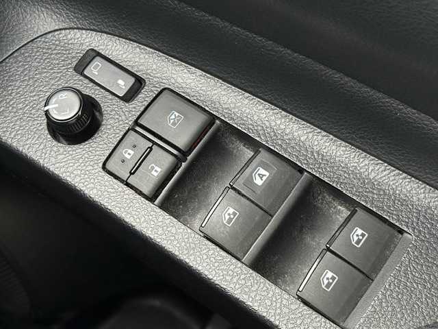 トヨタ シエンタ ハイブリッド G クエロ 長野県 2017(平29)年 4.1万km ホワイトパールクリスタルシャイン トヨタ純正SDナビ（NSZT-W66T）/FM・AM・DVD・CD・フルセグTV/Bluetooth Audio/バックカメラ/純正16インチアルミホイール/スタッドレスタイヤ積み込み/純正エンジンスターター/両側パワースライドドア/前後コーナーセンサー/衝突軽減ブレーキ/ワイパーデアイサー/ドライブレコーダー/ハーフレザーシート/前席シートヒーター/革巻きステアリング/LEDヘッドライト/オートハイビーム/オートライト/フォグランプ/ドアバイザー/プッシュスタート/スマートキー/スペア1本/ETC