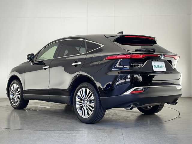 トヨタ ハリアー ハイブリッド Z レザーパッケージ 宮崎県 2020(令2)年 4.9万km ブラック Toyota Safety Sense/〇プリクラシュセーフティ/〇レーントレーシングアシスト/〇ブラインドスポットモニター/〇リアクロストラフィックアラート/〇パーキングサポートブレーキ/〇ロードサインアシスト/〇レーダークルーズコントロール/〇オートマチックハイビーム/〇クリアランスソナー/〇HUD/〇先行車発進告知/調光パノラマルーフ/デジタルインナーミラー/純正12.3インチナビ/フルセグTV/パノラミックビューモニター/黒本革シート/シートヒーター/シートベンチレーション/パワーシート/パワーバックドア/ワイヤレス充電/寒冷地仕様/ステアリングヒーター/ビルトインETC2.0/LEDヘッドライト/純正19インチAW/スマートキー×2