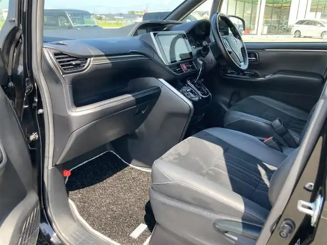 トヨタ エスクァイア Gi プレミアムパッケージ ブラックテーラード 鳥取県 2020(令2)年 7.7万km ブラック 純正10インチナビ/フルセグ/DVD/CD/BT/USB/バックカメラ/トヨタセーフティセンス/レーンキープアシスト/クルーズコントロール/両側パワースライドドア/前席シートヒーター/ハーフレザーシート/ウッドコンビハンドル/ビルトインETC/LEDヘットライト/純正15インチアルミホイール/プッシュエンジンスタート/アイドリングストップ