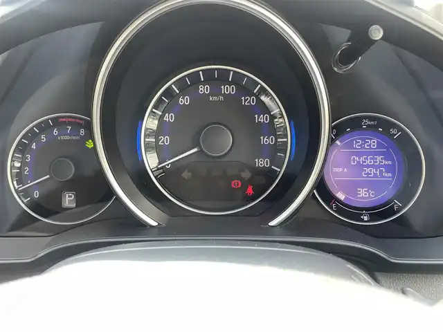 ホンダ フィット 13G Fパッケージ ファインED 熊本県 2017(平29)年 4.6万km プレミアムホワイトパールⅡ ワンオーナー/プッシュスタート/純正ナビ/（CD・DVD・フルセグTV・BTオーディオ・SD）/バックカメラ/横滑り防止装置/ウィンカーミラー/純正フロアマット/純正ドアバイザー/新車保証書/取扱説明書