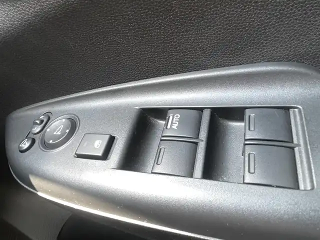 ホンダ フィット 13G Fパッケージ ファインED 熊本県 2017(平29)年 4.6万km プレミアムホワイトパールⅡ ワンオーナー/プッシュスタート/純正ナビ/（CD・DVD・フルセグTV・BTオーディオ・SD）/バックカメラ/横滑り防止装置/ウィンカーミラー/純正フロアマット/純正ドアバイザー/新車保証書/取扱説明書