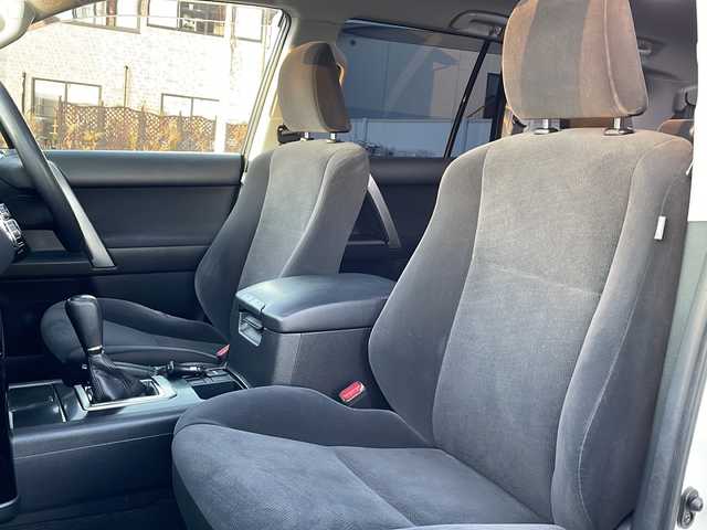 トヨタ ランドクルーザー プラド TX 岩手県 2017(平29)年 11.5万km ホワイトパールクリスタルシャイン 寒冷地仕様　４WD　 純正9インチメモリナビ（CD/DVD/BT/フルセグＴＶ） バックカメラ フロアマット　オートライト　衝突被害軽減　LEDヘッドライト　スマートキー　ビルトインETC