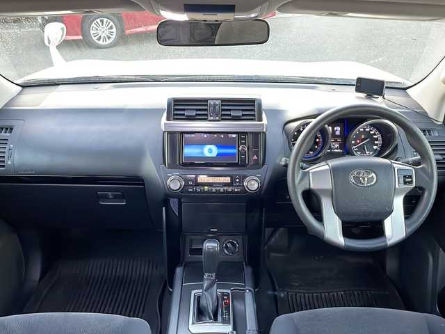 トヨタ ランドクルーザー プラド TX 岩手県 2017(平29)年 11.5万km ホワイトパールクリスタルシャイン 寒冷地仕様　４WD　 純正9インチメモリナビ（CD/DVD/BT/フルセグＴＶ） バックカメラ フロアマット　オートライト　衝突被害軽減　LEDヘッドライト　スマートキー　ビルトインETC