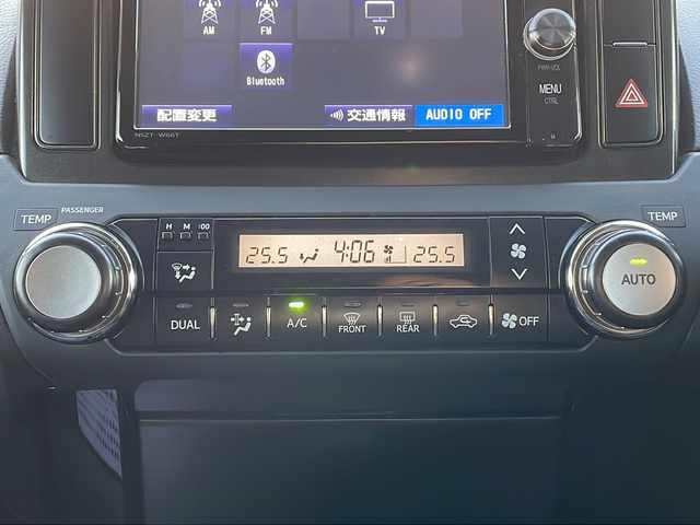 トヨタ ランドクルーザー プラド TX 岩手県 2017(平29)年 11.5万km ホワイトパールクリスタルシャイン 寒冷地仕様　４WD　 純正9インチメモリナビ（CD/DVD/BT/フルセグＴＶ） バックカメラ フロアマット　オートライト　衝突被害軽減　LEDヘッドライト　スマートキー　ビルトインETC