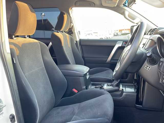 トヨタ ランドクルーザー プラド TX 岩手県 2017(平29)年 11.5万km ホワイトパールクリスタルシャイン 寒冷地仕様　４WD　 純正9インチメモリナビ（CD/DVD/BT/フルセグＴＶ） バックカメラ フロアマット　オートライト　衝突被害軽減　LEDヘッドライト　スマートキー　ビルトインETC