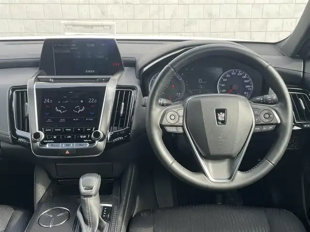 トヨタ クラウン ハイブリッド RS 山口県 2018(平30)年 1.3万km パール 純正ナビ/BT/AM/FM/HDMI/フルセグTV/ETC/バックカメラ/オートライト/オートホールド/コーナーセンサー/衝突軽減ブレ―キ/レーンアシスト/純正フロアマット/電動格納ミラー