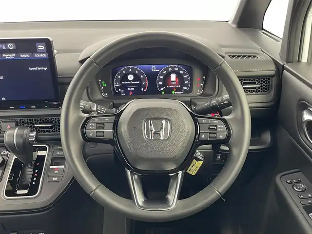 ホンダ ステップワゴン スパーダ 埼玉県 2022(令4)年 1.1万km プラチナホワイトパール 純正１１．４インチナビ　純正１５．６インチナビ　マルチビューカメラ　ハーフレザー　シートヒーター　アダプティブクルーズコントロール　前後コーナーセンサー　パワーバックドア　オートライト　フルセグＴＶ　スペアキー
