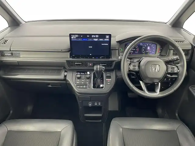ホンダ ステップワゴン スパーダ 埼玉県 2022(令4)年 1.1万km プラチナホワイトパール 純正１１．４インチナビ　純正１５．６インチナビ　マルチビューカメラ　ハーフレザー　シートヒーター　アダプティブクルーズコントロール　前後コーナーセンサー　パワーバックドア　オートライト　フルセグＴＶ　スペアキー