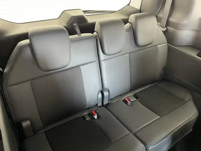 ホンダ ステップワゴン スパーダ 埼玉県 2022(令4)年 1.1万km プラチナホワイトパール 純正１１．４インチナビ　純正１５．６インチナビ　マルチビューカメラ　ハーフレザー　シートヒーター　アダプティブクルーズコントロール　前後コーナーセンサー　パワーバックドア　オートライト　フルセグＴＶ　スペアキー