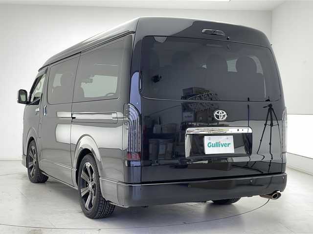 トヨタ ハイエース GL 千葉県 2023(令5)年 0.8万km ブラックマイカ 社外ナビ/　CD/DVD/Bluetooth/フルセグTV/フリップダウンモニター/車線逸脱警報/衝突軽減ブレーキ/クリアランスソナー/アラウンドビューモニター/マフラー／アルミホイール／フロントエアロ/片側パワスラ/社外センターコンソール/デジタルインナーミラー/レザー調シートカバー/ETC/LEDライト/フォグランプ/ウッド調ステアリング/フロアマット/ドアバイザー