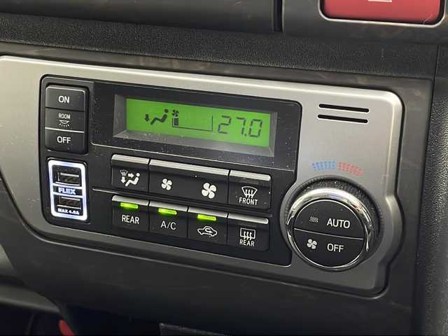 トヨタ ハイエース GL 千葉県 2023(令5)年 0.8万km ブラックマイカ 社外ナビ/　CD/DVD/Bluetooth/フルセグTV/フリップダウンモニター/車線逸脱警報/衝突軽減ブレーキ/クリアランスソナー/アラウンドビューモニター/マフラー／アルミホイール／フロントエアロ/片側パワスラ/社外センターコンソール/デジタルインナーミラー/レザー調シートカバー/ETC/LEDライト/フォグランプ/ウッド調ステアリング/フロアマット/ドアバイザー