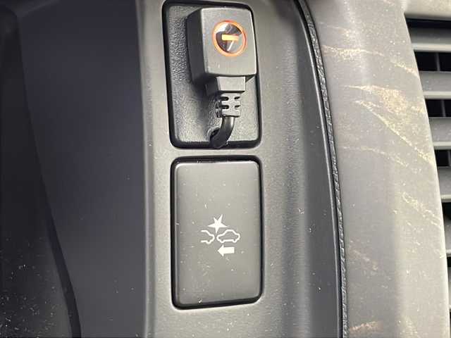 トヨタ ハイエース GL 千葉県 2023(令5)年 0.8万km ブラックマイカ 社外ナビ/　CD/DVD/Bluetooth/フルセグTV/フリップダウンモニター/車線逸脱警報/衝突軽減ブレーキ/クリアランスソナー/アラウンドビューモニター/マフラー／アルミホイール／フロントエアロ/片側パワスラ/社外センターコンソール/デジタルインナーミラー/レザー調シートカバー/ETC/LEDライト/フォグランプ/ウッド調ステアリング/フロアマット/ドアバイザー