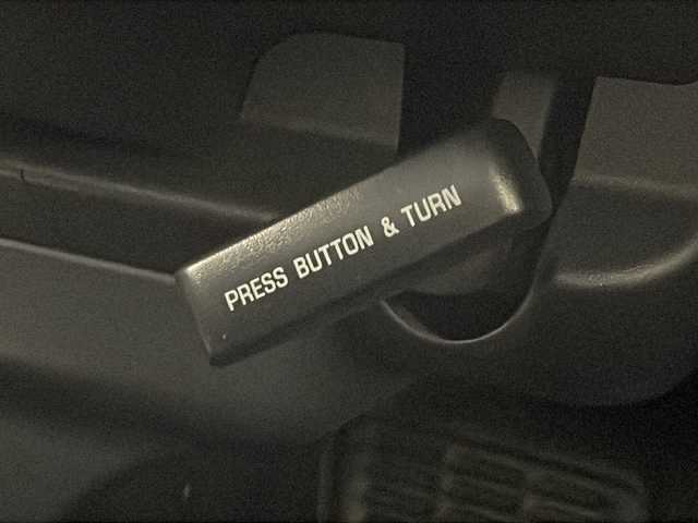 トヨタ ハイエース GL 千葉県 2023(令5)年 0.8万km ブラックマイカ 社外ナビ/　CD/DVD/Bluetooth/フルセグTV/フリップダウンモニター/車線逸脱警報/衝突軽減ブレーキ/クリアランスソナー/アラウンドビューモニター/マフラー／アルミホイール／フロントエアロ/片側パワスラ/社外センターコンソール/デジタルインナーミラー/レザー調シートカバー/ETC/LEDライト/フォグランプ/ウッド調ステアリング/フロアマット/ドアバイザー