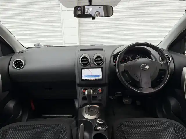 日産 デュアリス 20G FOUR 高知県 2013(平25)年 7.5万km スーパーブラック 純正ナビ/Bluetooth接続/ETC/4WD/MTモード付AT/AAC/ガラスルーフ/純正フロアマット/純正17インチアルミホイール/キセノンヘッドライト/運転席＋助手席＋サイドエアバッグ/スマートキー/盗難防止装置