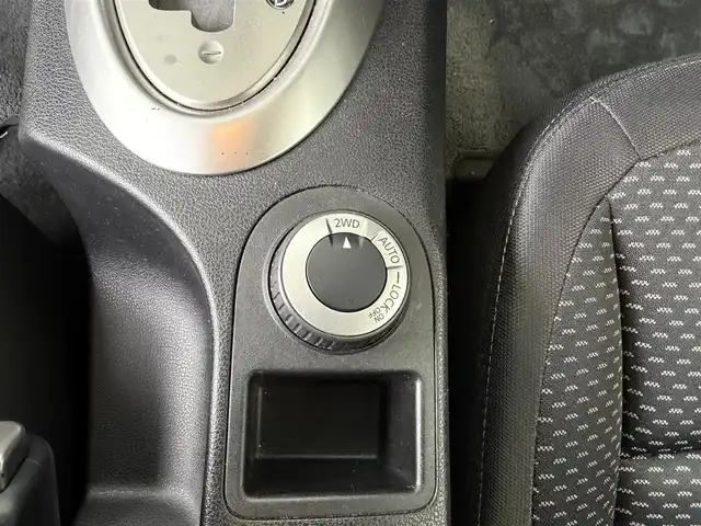 日産 デュアリス 20G FOUR 高知県 2013(平25)年 7.5万km スーパーブラック 純正ナビ/Bluetooth接続/ETC/4WD/MTモード付AT/AAC/ガラスルーフ/純正フロアマット/純正17インチアルミホイール/キセノンヘッドライト/運転席＋助手席＋サイドエアバッグ/スマートキー/盗難防止装置