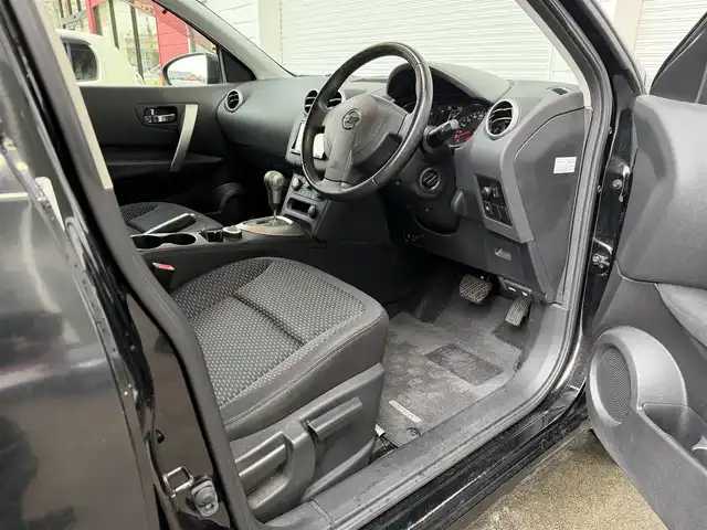 日産 デュアリス 20G FOUR 高知県 2013(平25)年 7.5万km スーパーブラック 純正ナビ/Bluetooth接続/ETC/4WD/MTモード付AT/AAC/ガラスルーフ/純正フロアマット/純正17インチアルミホイール/キセノンヘッドライト/運転席＋助手席＋サイドエアバッグ/スマートキー/盗難防止装置