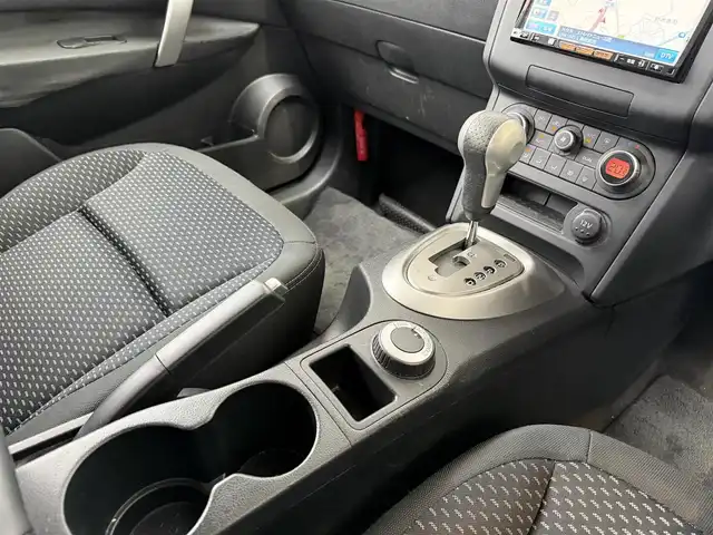 日産 デュアリス 20G FOUR 高知県 2013(平25)年 7.5万km スーパーブラック 純正ナビ/Bluetooth接続/ETC/4WD/MTモード付AT/AAC/ガラスルーフ/純正フロアマット/純正17インチアルミホイール/キセノンヘッドライト/運転席＋助手席＋サイドエアバッグ/スマートキー/盗難防止装置