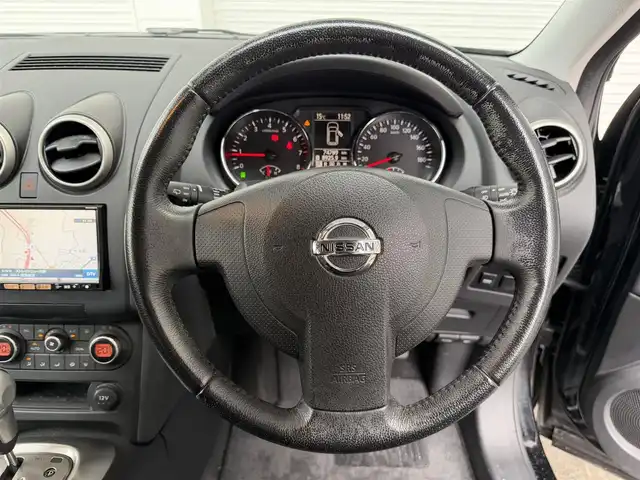 日産 デュアリス 20G FOUR 高知県 2013(平25)年 7.5万km スーパーブラック 純正ナビ/Bluetooth接続/ETC/4WD/MTモード付AT/AAC/ガラスルーフ/純正フロアマット/純正17インチアルミホイール/キセノンヘッドライト/運転席＋助手席＋サイドエアバッグ/スマートキー/盗難防止装置