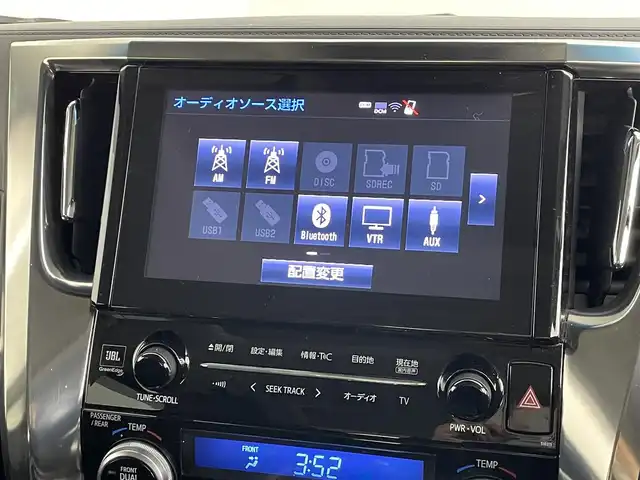 トヨタ ヴェルファイア ハイブリット ZR Gエディション 道央・札幌 2018(平30)年 8.4万km ホワイトパールクリスタルシャイン ・４WD/・TRDエアロ/・サンルーフ/・JBLプレミアムサウンド/・純正ディスプレイオーディオ/　BT/USB/Miracast/フルセグ/・純正フリップダウンモニター/・パノラミックビューモニター/・ビルトインETC2.0/・前後ドライブレコーダー/・社外レーダー/・100V/1500W/・プリクラッシュセーフティ/・レーダークルーズコントロール/・レーンキープアシスト/・オートハイビーム/・BSM/・PKSB/・RCTA/・RSA/・nanoe/・レザーシート/・パワーシート/・前席エアシート/・全席シートヒーター/・ステアリングヒーター/・ステアリングスイッチ/・LEDヘッドライト/・フォグライト/・オートライト/・プッシュスタート/・スマートキー/・純正フロアマット/・ドアバイザー/・保証書/・取扱説明書/・