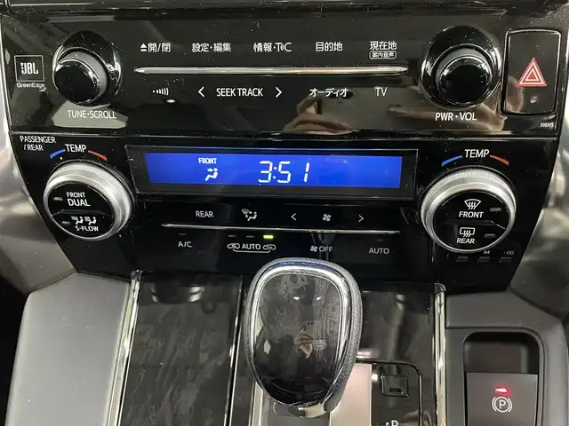 トヨタ ヴェルファイア ハイブリット ZR Gエディション 道央・札幌 2018(平30)年 8.4万km ホワイトパールクリスタルシャイン ・４WD/・TRDエアロ/・サンルーフ/・JBLプレミアムサウンド/・純正ディスプレイオーディオ/　BT/USB/Miracast/フルセグ/・純正フリップダウンモニター/・パノラミックビューモニター/・ビルトインETC2.0/・前後ドライブレコーダー/・社外レーダー/・100V/1500W/・プリクラッシュセーフティ/・レーダークルーズコントロール/・レーンキープアシスト/・オートハイビーム/・BSM/・PKSB/・RCTA/・RSA/・nanoe/・レザーシート/・パワーシート/・前席エアシート/・全席シートヒーター/・ステアリングヒーター/・ステアリングスイッチ/・LEDヘッドライト/・フォグライト/・オートライト/・プッシュスタート/・スマートキー/・純正フロアマット/・ドアバイザー/・保証書/・取扱説明書/・