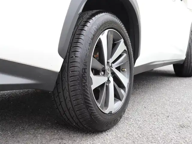 レクサス ＮＸ 300 Iパッケージ 神奈川県 2018(平30)年 5.6万km ソニッククォーツ 純正ナビ/：フルセグTV/全方位カメラ/置くだけ充電/ヘッドアップディスプレイ/黒革シート/：前席パワーシート/：シートヒーター/ステアリングヒーター/BSM/電動パーキングブレーキ/３眼LEDヘッドライト/ETC2.0/保証書/取説/記録簿/スペアスマートキー/カードキー