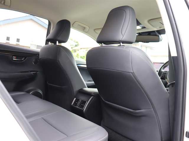 レクサス ＮＸ 300 Iパッケージ 神奈川県 2018(平30)年 5.6万km ソニッククォーツ 純正ナビ/：フルセグTV/全方位カメラ/置くだけ充電/ヘッドアップディスプレイ/黒革シート/：前席パワーシート/：シートヒーター/ステアリングヒーター/BSM/電動パーキングブレーキ/３眼LEDヘッドライト/ETC2.0/保証書/取説/記録簿/スペアスマートキー/カードキー