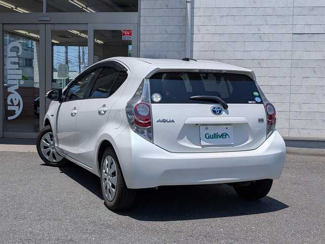 トヨタ アクア S 埼玉県 2014(平26)年 3.7万km ライムホワイトパールクリスタルシャイン メモリナビ(NSCP-W62)/ワンセグテレビ/バックカメラ/アイドリングストップ/ドアバイザー/コーナーポール/プッシュスタート/ETC/前後ドライブレコーダー(ZDR045)/整備記録簿(R5、R3、R1、H29、H28、H27、H26)