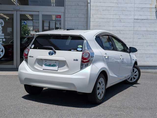 トヨタ アクア S 埼玉県 2014(平26)年 3.7万km ライムホワイトパールクリスタルシャイン メモリナビ(NSCP-W62)/ワンセグテレビ/バックカメラ/アイドリングストップ/ドアバイザー/コーナーポール/プッシュスタート/ETC/前後ドライブレコーダー(ZDR045)/整備記録簿(R5、R3、R1、H29、H28、H27、H26)