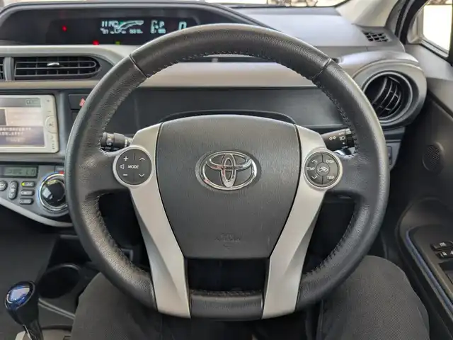 トヨタ アクア S 埼玉県 2014(平26)年 3.7万km ライムホワイトパールクリスタルシャイン メモリナビ(NSCP-W62)/ワンセグテレビ/バックカメラ/アイドリングストップ/ドアバイザー/コーナーポール/プッシュスタート/ETC/前後ドライブレコーダー(ZDR045)/整備記録簿(R5、R3、R1、H29、H28、H27、H26)