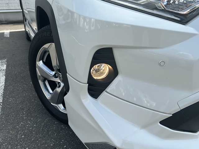 トヨタ ＲＡＶ４ ハイブリットG 秋田県 2020(令2)年 7.5万km ホワイトパールクリスタルシャイン ・４WD/・寒冷地仕様/・純正ナビ/・フルセグ/・Bluetooth/・純正ETC/・前後コーナーセンサー/・シートヒーターD席＋N席/・シートクーラーD席＋N席/・全方位車外カメラ/・追従式クルーズコントロール/・ドラレコ/・スマートキー/・シートヒーター/・パワーシート/・エアロパーツ（モデリスタ）