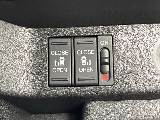 ホンダ ステップワゴン スパーダ ホンダセンシング 鹿児島県 2020(令2)年 3.4万km プラチナホワイトパール ホンダセンシング/社外SDナビ/(BT/CD/DVD/フルセグTV)/社外フリップダウンモニター/両側パワースライドドア/レーダークルーズコントロール/レーンキープアシスト/パドルシフト/ステアリングスイッチ/バックカメラ/純正ビルトインETC2.0/わくわくゲート/前方ドライブレコーダー/ウォークスルー/純正フロアマット/純正サイドバイザー/アイドリングストップ/純正LEDヘッドライト