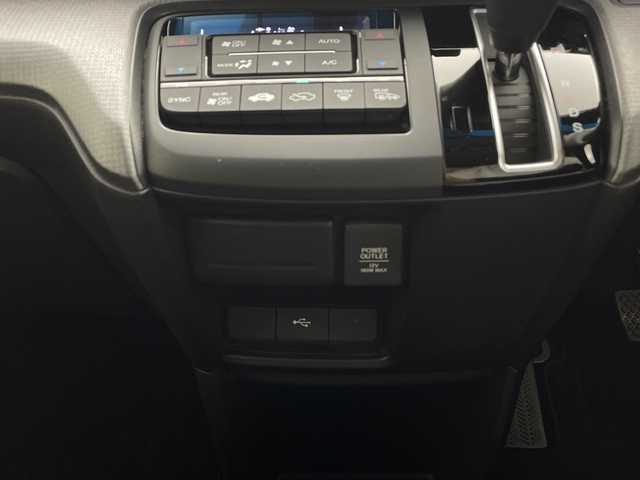 ホンダ ステップワゴン スパーダ ホンダセンシング 鹿児島県 2020(令2)年 3.4万km プラチナホワイトパール ホンダセンシング/社外SDナビ/(BT/CD/DVD/フルセグTV)/社外フリップダウンモニター/両側パワースライドドア/レーダークルーズコントロール/レーンキープアシスト/パドルシフト/ステアリングスイッチ/バックカメラ/純正ビルトインETC2.0/わくわくゲート/前方ドライブレコーダー/ウォークスルー/純正フロアマット/純正サイドバイザー/アイドリングストップ/純正LEDヘッドライト