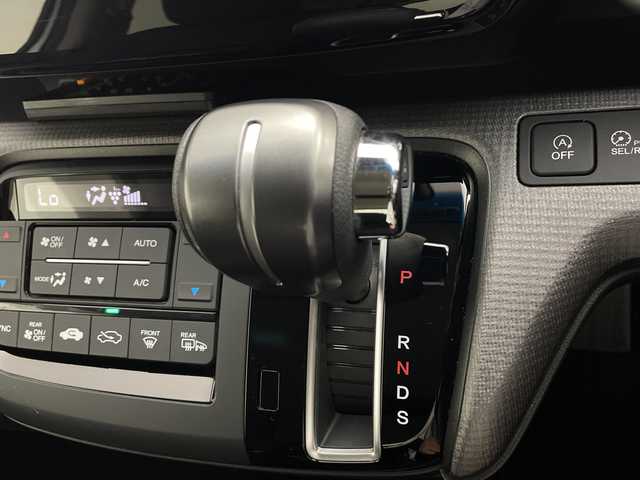 ホンダ ステップワゴン スパーダ ホンダセンシング 鹿児島県 2020(令2)年 3.4万km プラチナホワイトパール ホンダセンシング/社外SDナビ/(BT/CD/DVD/フルセグTV)/社外フリップダウンモニター/両側パワースライドドア/レーダークルーズコントロール/レーンキープアシスト/パドルシフト/ステアリングスイッチ/バックカメラ/純正ビルトインETC2.0/わくわくゲート/前方ドライブレコーダー/ウォークスルー/純正フロアマット/純正サイドバイザー/アイドリングストップ/純正LEDヘッドライト