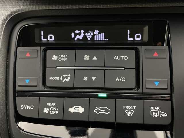 ホンダ ステップワゴン スパーダ ホンダセンシング 鹿児島県 2020(令2)年 3.4万km プラチナホワイトパール ホンダセンシング/社外SDナビ/(BT/CD/DVD/フルセグTV)/社外フリップダウンモニター/両側パワースライドドア/レーダークルーズコントロール/レーンキープアシスト/パドルシフト/ステアリングスイッチ/バックカメラ/純正ビルトインETC2.0/わくわくゲート/前方ドライブレコーダー/ウォークスルー/純正フロアマット/純正サイドバイザー/アイドリングストップ/純正LEDヘッドライト