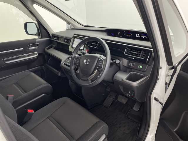 ホンダ ステップワゴン スパーダ ホンダセンシング 鹿児島県 2020(令2)年 3.4万km プラチナホワイトパール ホンダセンシング/社外SDナビ/(BT/CD/DVD/フルセグTV)/社外フリップダウンモニター/両側パワースライドドア/レーダークルーズコントロール/レーンキープアシスト/パドルシフト/ステアリングスイッチ/バックカメラ/純正ビルトインETC2.0/わくわくゲート/前方ドライブレコーダー/ウォークスルー/純正フロアマット/純正サイドバイザー/アイドリングストップ/純正LEDヘッドライト