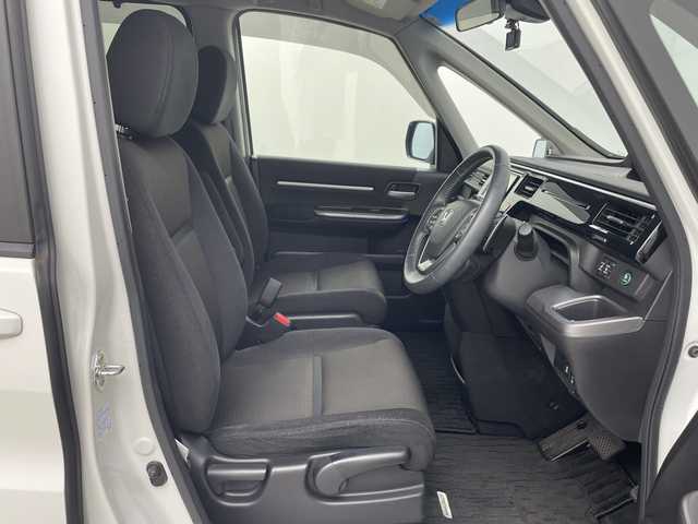 ホンダ ステップワゴン スパーダ ホンダセンシング 鹿児島県 2020(令2)年 3.4万km プラチナホワイトパール ホンダセンシング/社外SDナビ/(BT/CD/DVD/フルセグTV)/社外フリップダウンモニター/両側パワースライドドア/レーダークルーズコントロール/レーンキープアシスト/パドルシフト/ステアリングスイッチ/バックカメラ/純正ビルトインETC2.0/わくわくゲート/前方ドライブレコーダー/ウォークスルー/純正フロアマット/純正サイドバイザー/アイドリングストップ/純正LEDヘッドライト