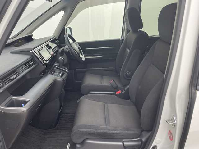 ホンダ ステップワゴン スパーダ ホンダセンシング 鹿児島県 2020(令2)年 3.4万km プラチナホワイトパール ホンダセンシング/社外SDナビ/(BT/CD/DVD/フルセグTV)/社外フリップダウンモニター/両側パワースライドドア/レーダークルーズコントロール/レーンキープアシスト/パドルシフト/ステアリングスイッチ/バックカメラ/純正ビルトインETC2.0/わくわくゲート/前方ドライブレコーダー/ウォークスルー/純正フロアマット/純正サイドバイザー/アイドリングストップ/純正LEDヘッドライト