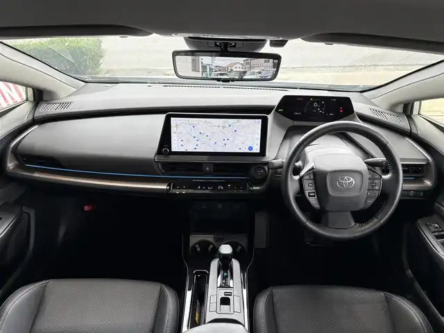 トヨタ プリウス Z 愛知県 2023(令5)年 1.4万km プラチナホワイトパールマイカ ワンオーナー/純正12.3インチナビ/　TV/BT/USB/AM/FM/Miracast/スマホ連携/全方位カメラ/エアーシート/シートヒーター/運転席パワーシート（メモリー付き）/ハンドルヒーター/トヨタセーフティセンス/レーダークルーズ/LKA/BSM/パワーバックドア/デジタルインナーミラー/ワイヤレス充電/ETC2.0/100V電源/電動パーキングブレーキ/オートホールド機能/純正フロアマット/ドアバイザー/スマートキー×2