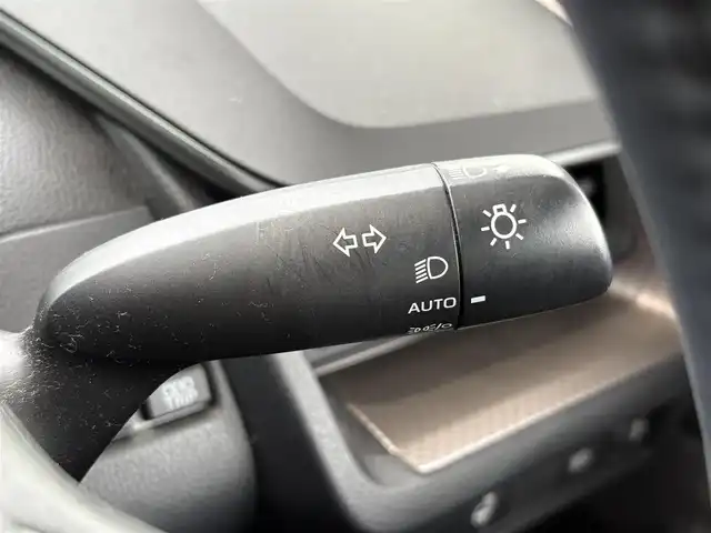 トヨタ プリウス Z 愛知県 2023(令5)年 1.4万km プラチナホワイトパールマイカ ワンオーナー/純正12.3インチナビ/　TV/BT/USB/AM/FM/Miracast/スマホ連携/全方位カメラ/エアーシート/シートヒーター/運転席パワーシート（メモリー付き）/ハンドルヒーター/トヨタセーフティセンス/レーダークルーズ/LKA/BSM/パワーバックドア/デジタルインナーミラー/ワイヤレス充電/ETC2.0/100V電源/電動パーキングブレーキ/オートホールド機能/純正フロアマット/ドアバイザー/スマートキー×2