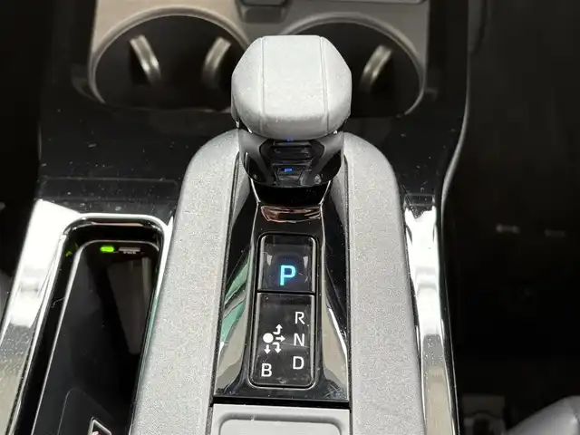 トヨタ プリウス Z 愛知県 2023(令5)年 1.4万km プラチナホワイトパールマイカ ワンオーナー/純正12.3インチナビ/　TV/BT/USB/AM/FM/Miracast/スマホ連携/全方位カメラ/エアーシート/シートヒーター/運転席パワーシート（メモリー付き）/ハンドルヒーター/トヨタセーフティセンス/レーダークルーズ/LKA/BSM/パワーバックドア/デジタルインナーミラー/ワイヤレス充電/ETC2.0/100V電源/電動パーキングブレーキ/オートホールド機能/純正フロアマット/ドアバイザー/スマートキー×2
