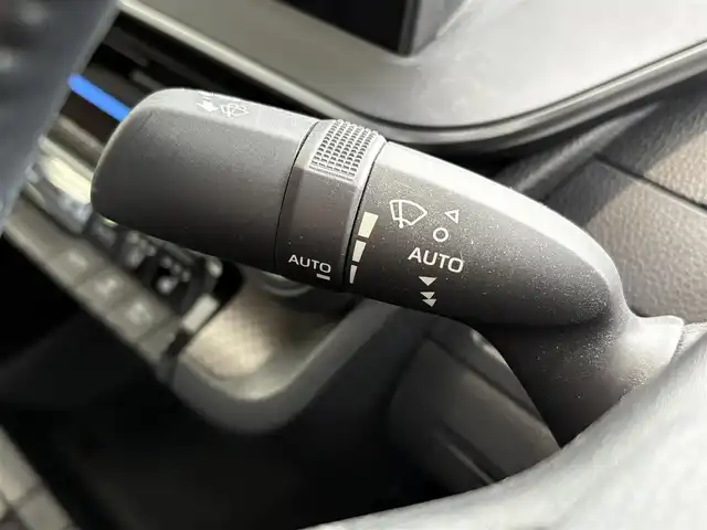 トヨタ プリウス Z 愛知県 2023(令5)年 1.4万km プラチナホワイトパールマイカ ワンオーナー/純正12.3インチナビ/　TV/BT/USB/AM/FM/Miracast/スマホ連携/全方位カメラ/エアーシート/シートヒーター/運転席パワーシート（メモリー付き）/ハンドルヒーター/トヨタセーフティセンス/レーダークルーズ/LKA/BSM/パワーバックドア/デジタルインナーミラー/ワイヤレス充電/ETC2.0/100V電源/電動パーキングブレーキ/オートホールド機能/純正フロアマット/ドアバイザー/スマートキー×2