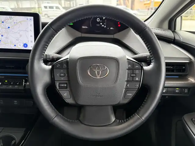 トヨタ プリウス Z 愛知県 2023(令5)年 1.4万km プラチナホワイトパールマイカ ワンオーナー/純正12.3インチナビ/　TV/BT/USB/AM/FM/Miracast/スマホ連携/全方位カメラ/エアーシート/シートヒーター/運転席パワーシート（メモリー付き）/ハンドルヒーター/トヨタセーフティセンス/レーダークルーズ/LKA/BSM/パワーバックドア/デジタルインナーミラー/ワイヤレス充電/ETC2.0/100V電源/電動パーキングブレーキ/オートホールド機能/純正フロアマット/ドアバイザー/スマートキー×2