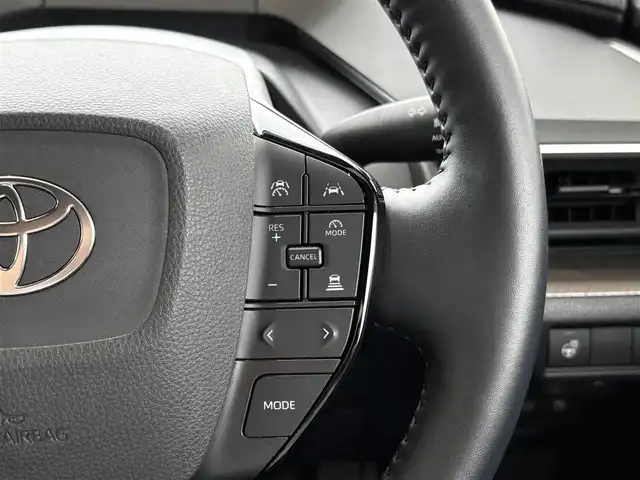 トヨタ プリウス Z 愛知県 2023(令5)年 1.4万km プラチナホワイトパールマイカ ワンオーナー/純正12.3インチナビ/　TV/BT/USB/AM/FM/Miracast/スマホ連携/全方位カメラ/エアーシート/シートヒーター/運転席パワーシート（メモリー付き）/ハンドルヒーター/トヨタセーフティセンス/レーダークルーズ/LKA/BSM/パワーバックドア/デジタルインナーミラー/ワイヤレス充電/ETC2.0/100V電源/電動パーキングブレーキ/オートホールド機能/純正フロアマット/ドアバイザー/スマートキー×2