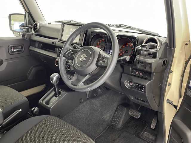 スズキ ジムニー XC 宮崎県 2023(令5)年 1.4万km シフォンアイボリーメタリックブラック2トーンルーフ 禁煙車/衝突被害軽減ブレーキ/純正8型ナビTV/（Panasonic/CN-RZ875/CD/DVD/Bluetooth/フルセグTV)/純正バックカメラ/純正LEDオートライト/純正フォグ/純正セキュリティアラーム/純正フロアマット/クルーズコントロール/ダウンヒルアシストコントロール/ヒーテッドドアミラー/オートエアコン/本革巻ハンドル/ETC/スマートキー/プッシュエンジンスタート/スペアキー/新車時保証書/取扱い説明書
